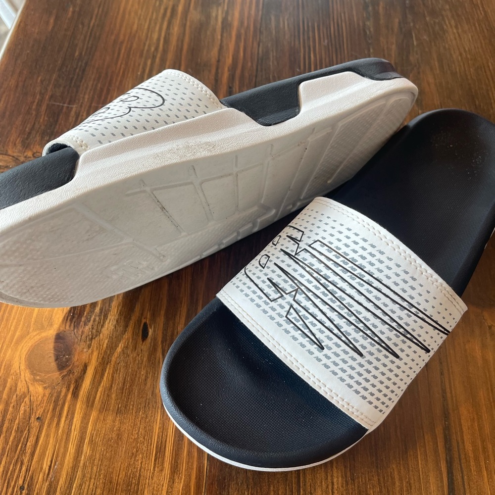 New Balance Slides Men’s size 9